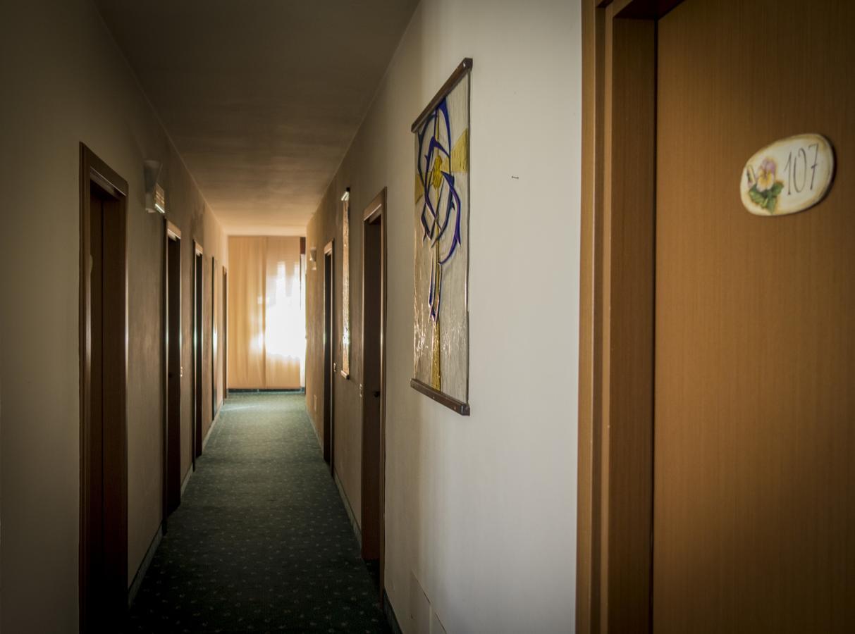 Albergo La Romanella Spinone Al Lago Luaran gambar